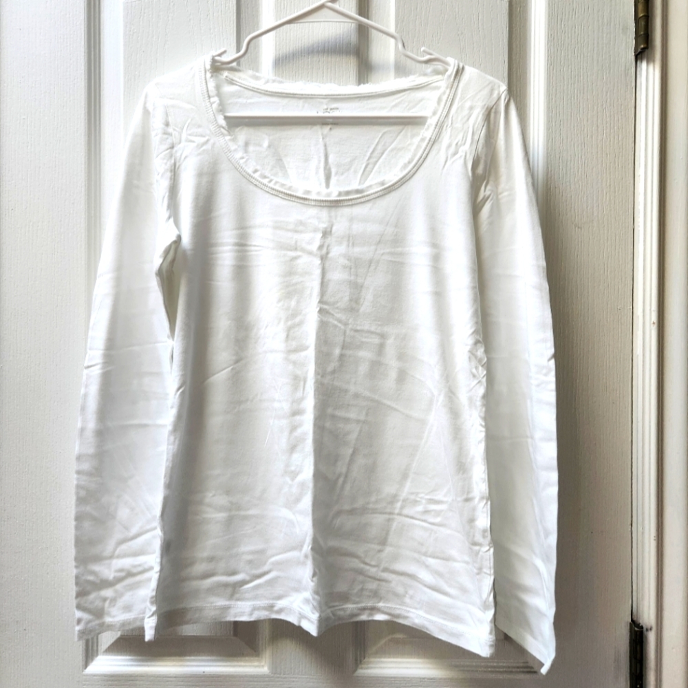 Long sleeve tee with deep neckline detail